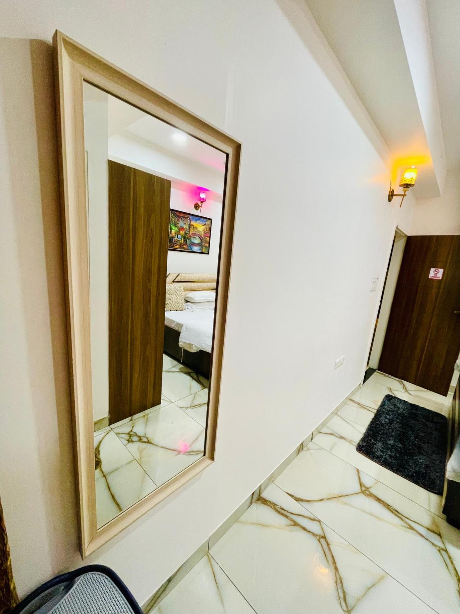 Airport Bliss Apartment+Balcony & Netflix + Prime Dzsaipur Kültér fotó